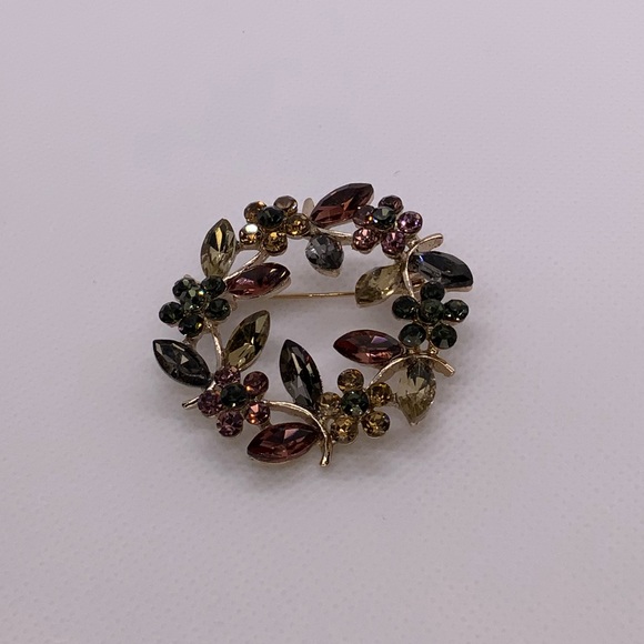Elegant Brooch with different shiny cubic zirconia crystals - Picture 5 of 8